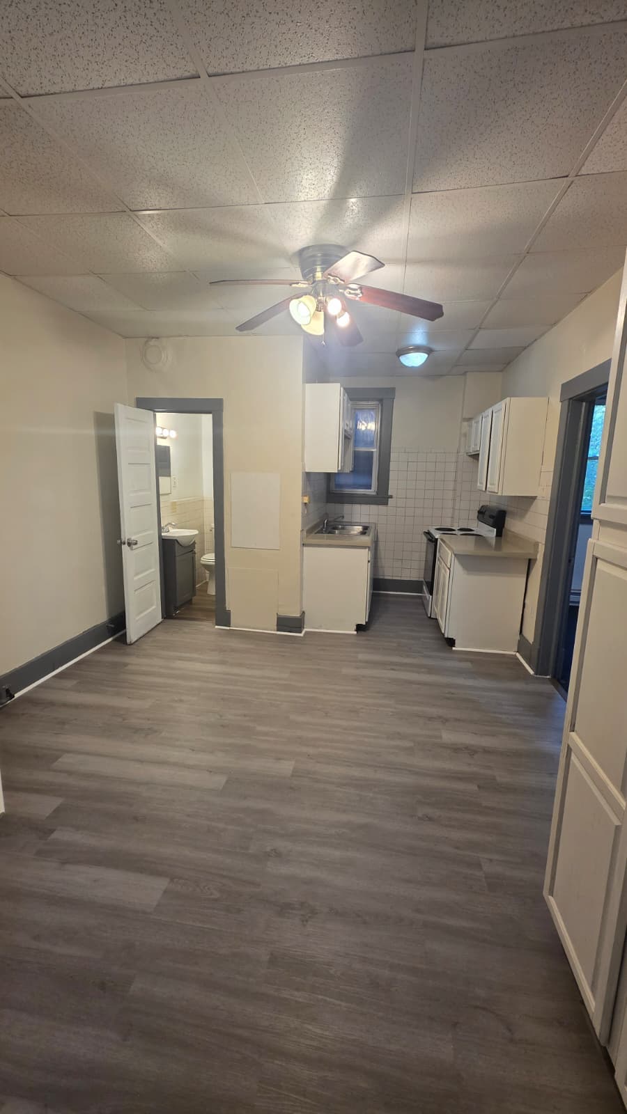 617 Glenwood Ave unit B – photo 2