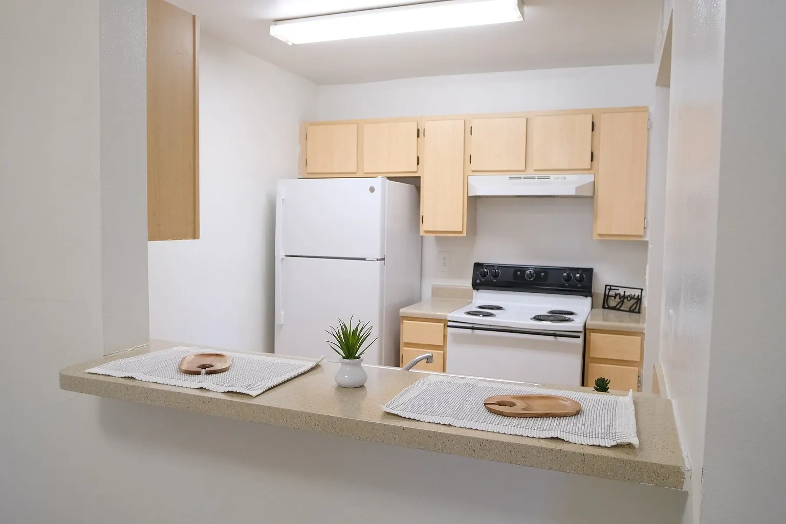 Raintree Apartments – photo 2