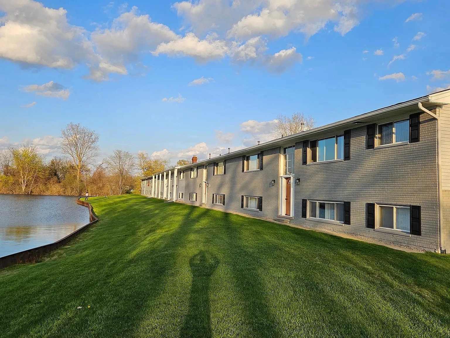 Lakeview Apartments – photo 2
