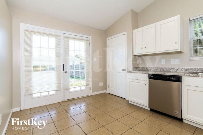 977 Hathaway Dr – photo 5