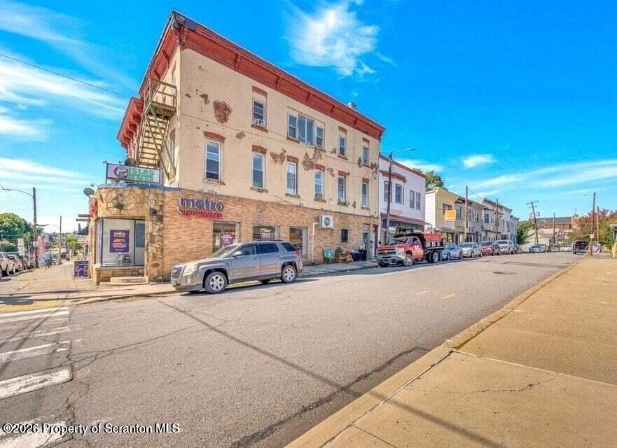 1102 Jackson St – photo 2