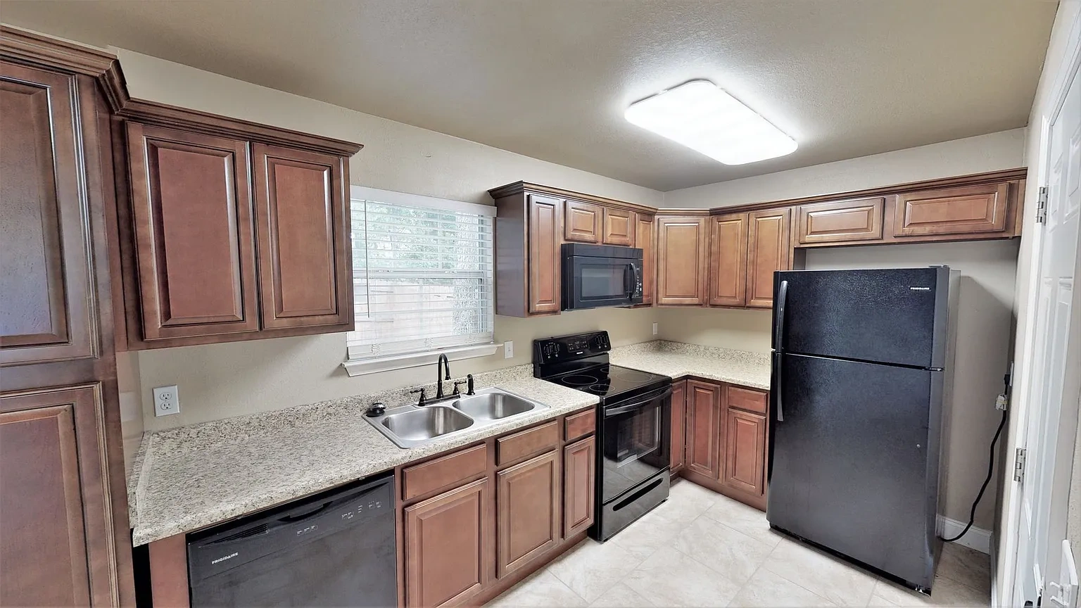 2068 Honeysuckle Lane – photo 4