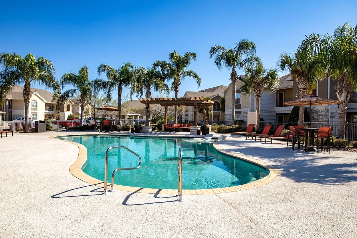 Pavilions at Northshore Apartment Homes – photo 2