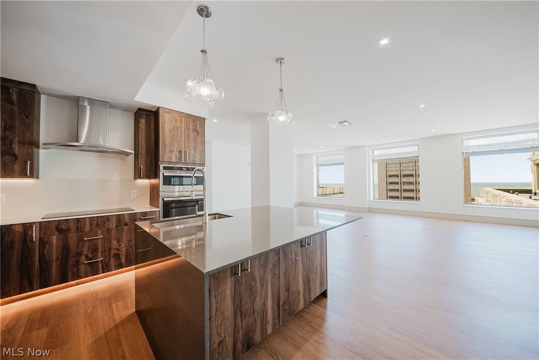 99 W St Clair Ave – photo 4