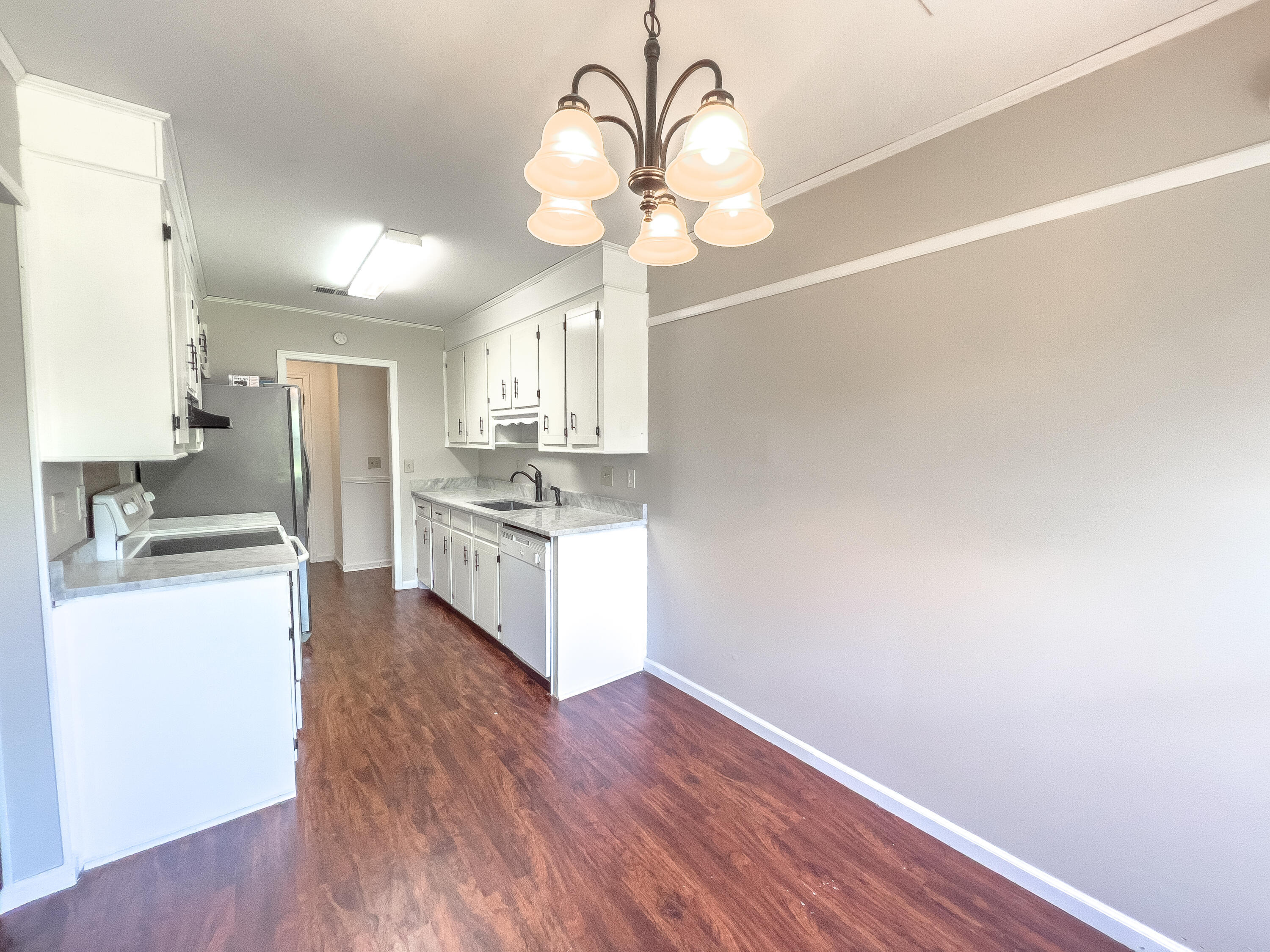 215 Ruffin Rd – photo 3