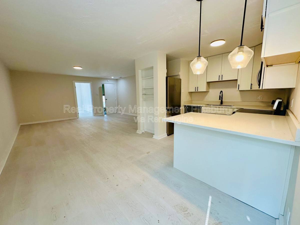 2121 Milligan Ave unit 6 – photo 4