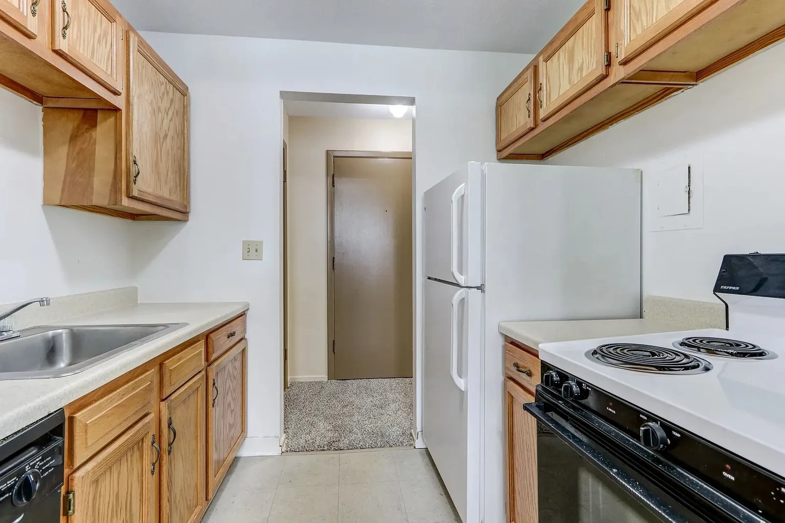 Ellacott Parkway Apartments – photo 3