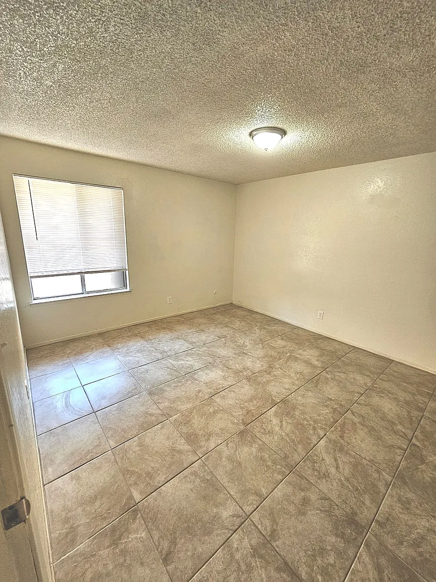 Westbridge Apartments II – photo 1