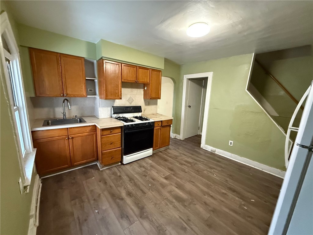 306 Laredo St – photo 3