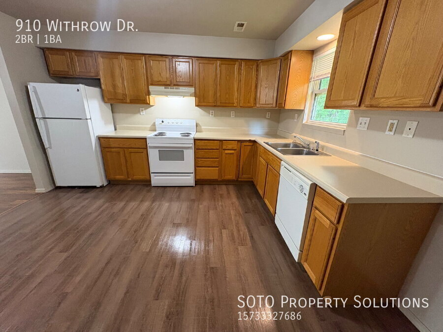 910 Withrow Dr – photo 5