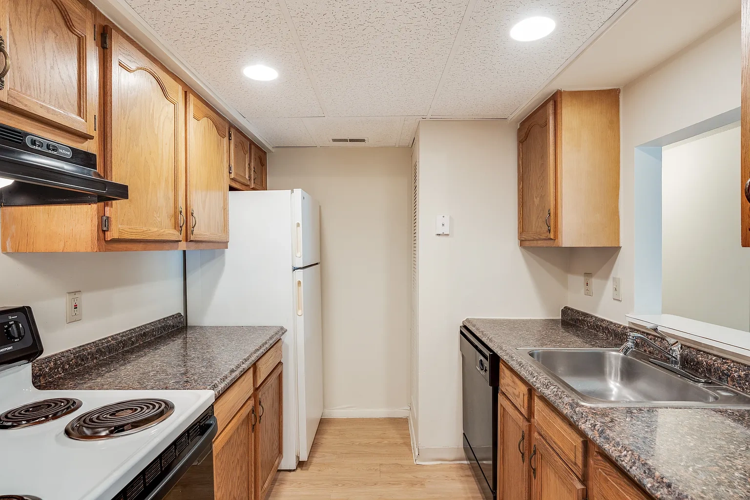 Vantage Pointe West Apartment Homes – photo 2