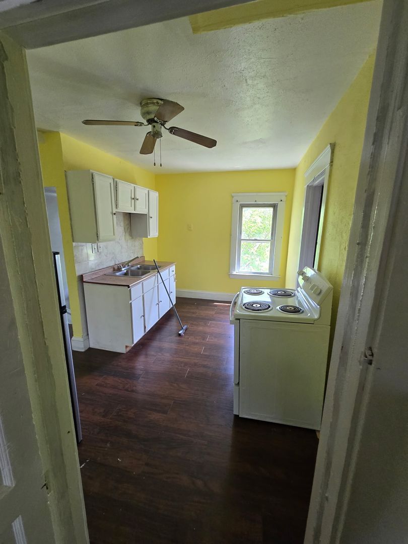 10117 Somerset Ave unit 1 – photo 3