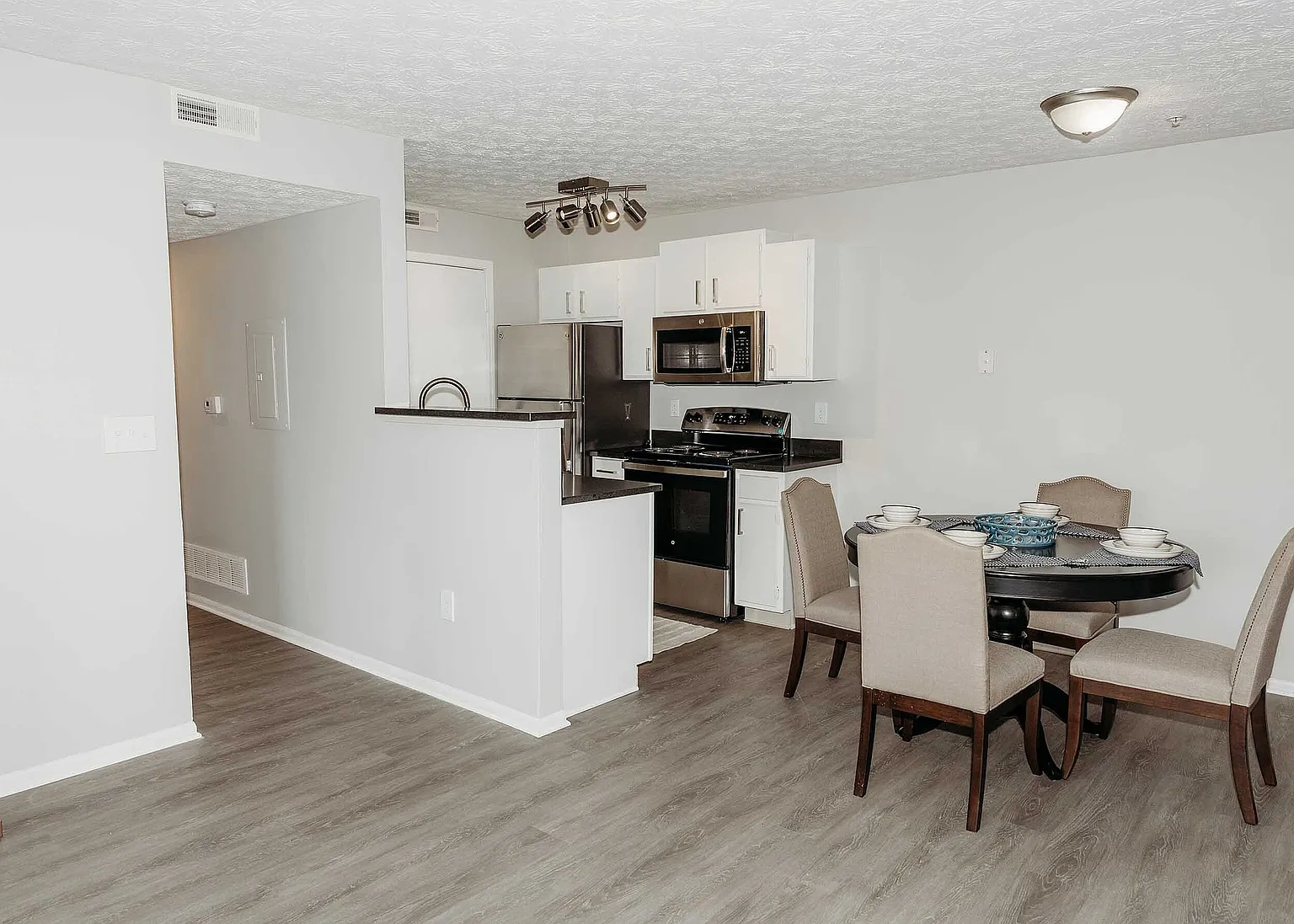 Enclave at Albany Park – photo 3
