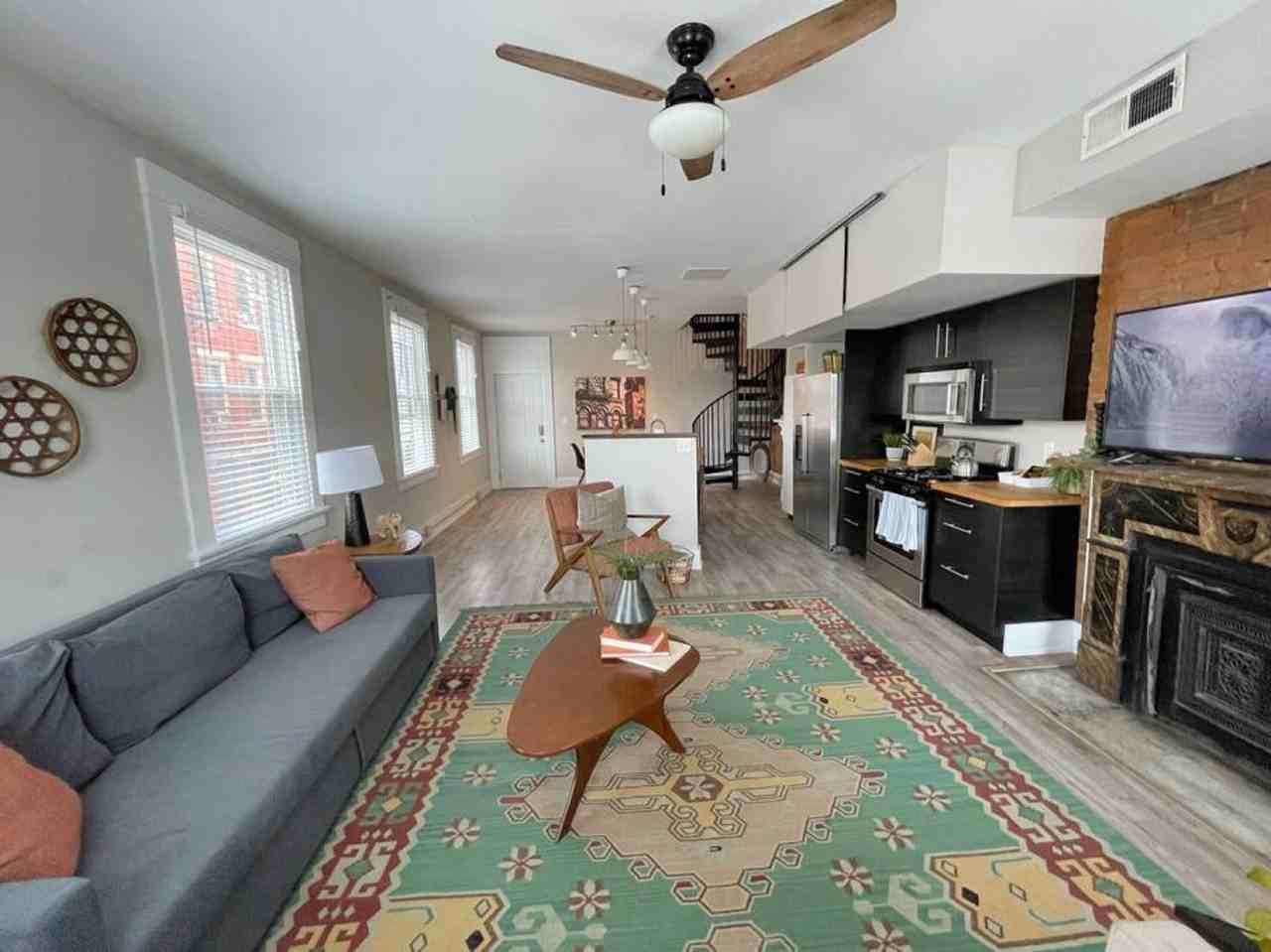 216 E Liberty St unit 1056066P – photo 1