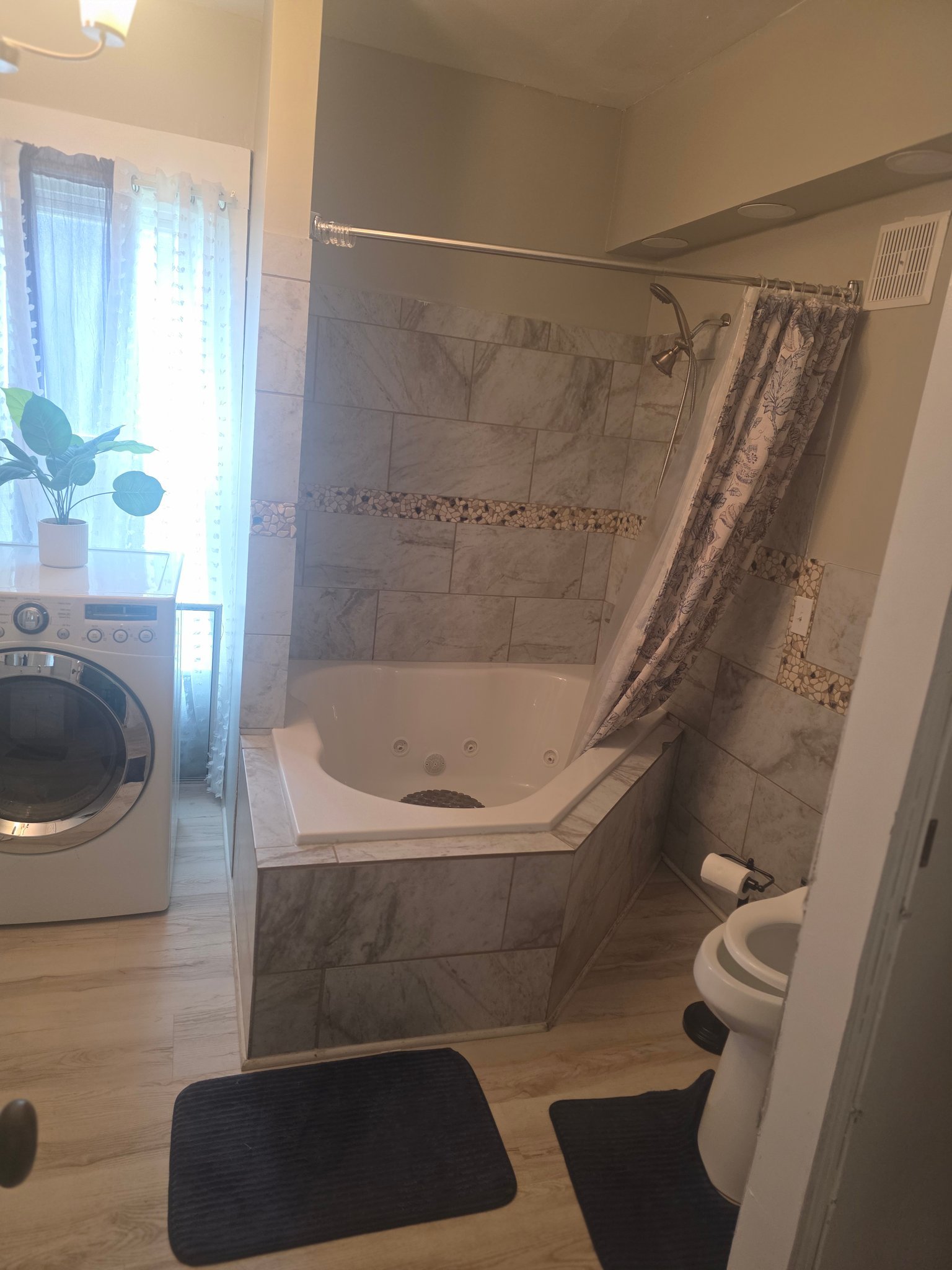 1234 W 7th St – photo 2