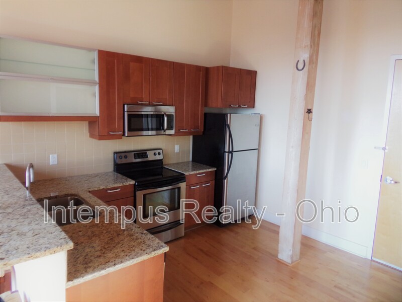 150 E Main St unit 611 – photo 3