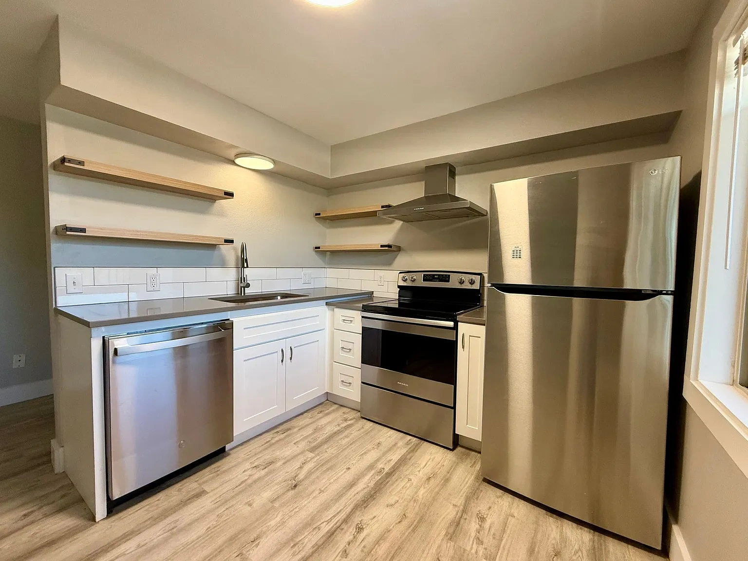 Mission Apartments – photo 2