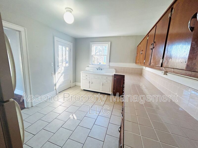 4504 Old Mission Rd – photo 4