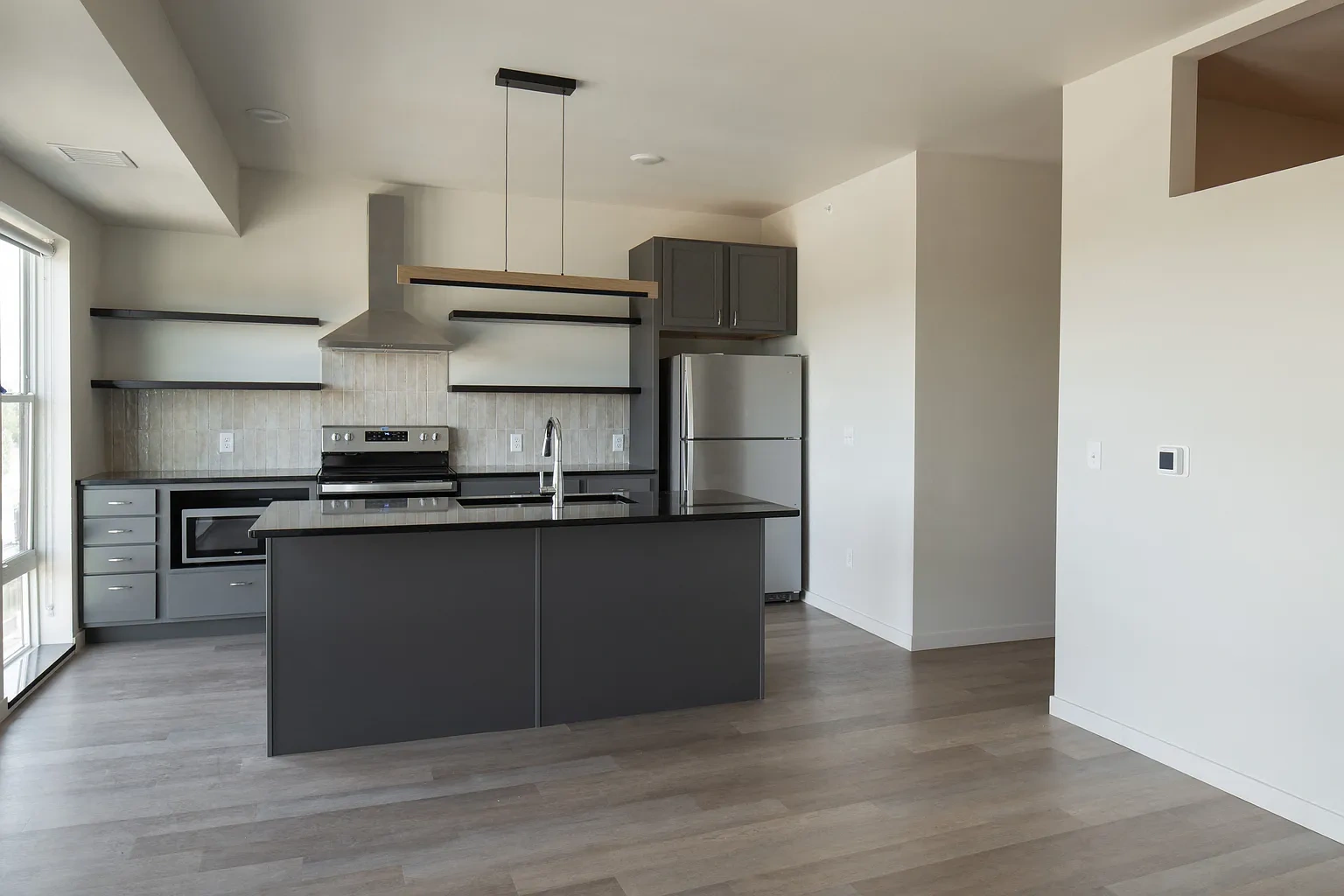 Riverhouse Apartments – photo 2