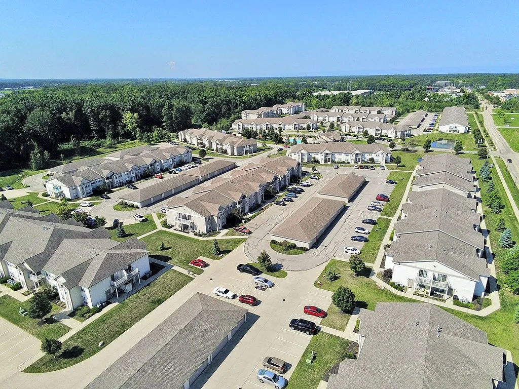 Cobblestone Court Apartments – photo 1