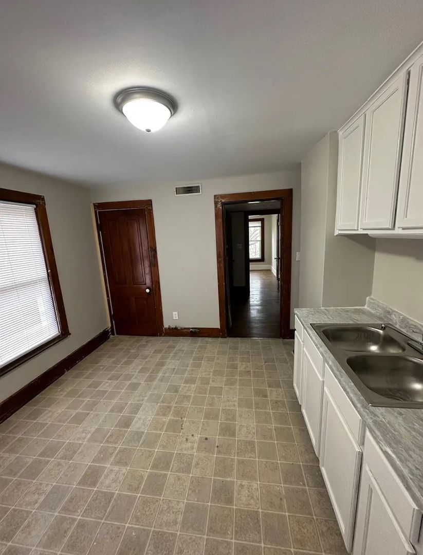 605 N Detroit St unit #605.5 – photo 2