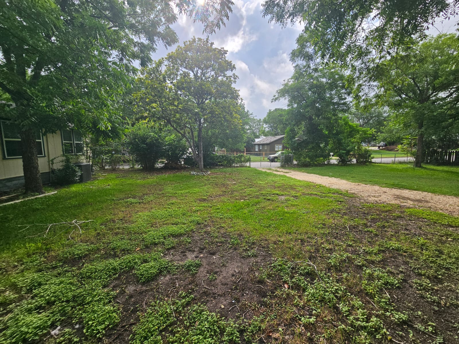 907 Neches St – photo 5