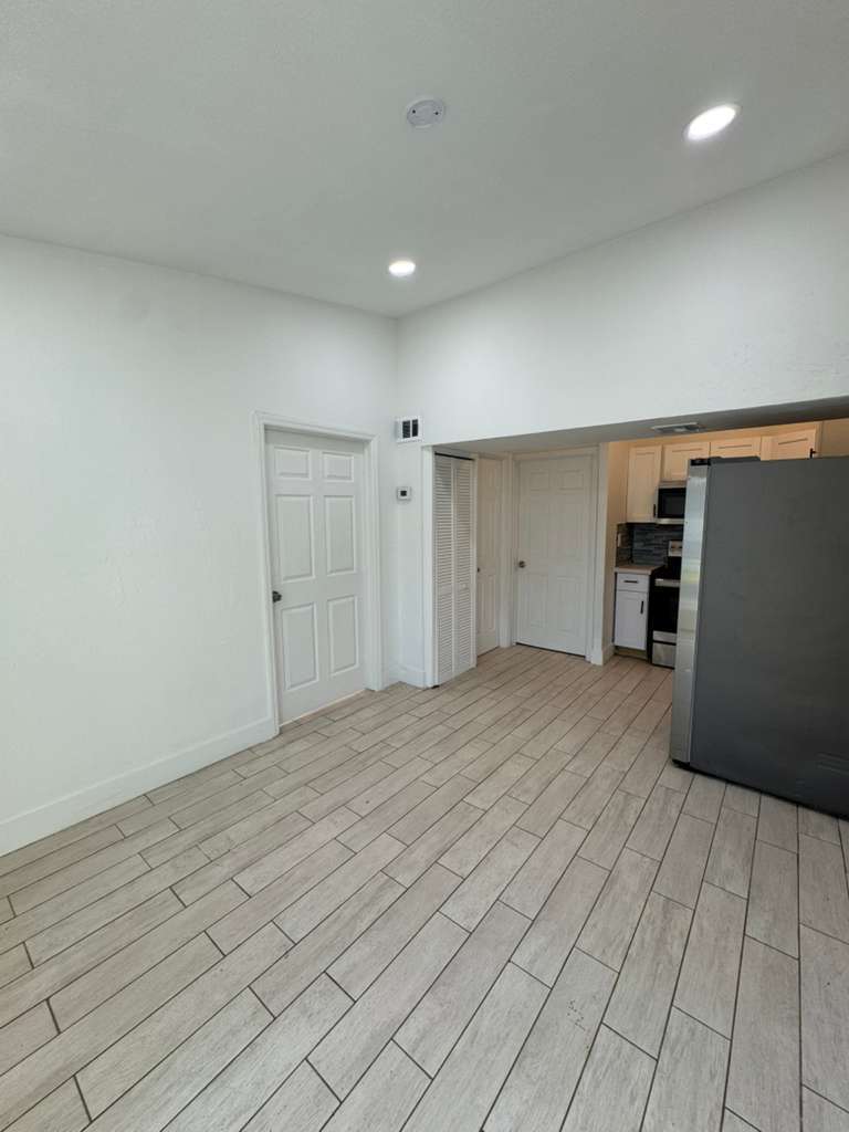 3039 Avenue J unit 4 – photo 2