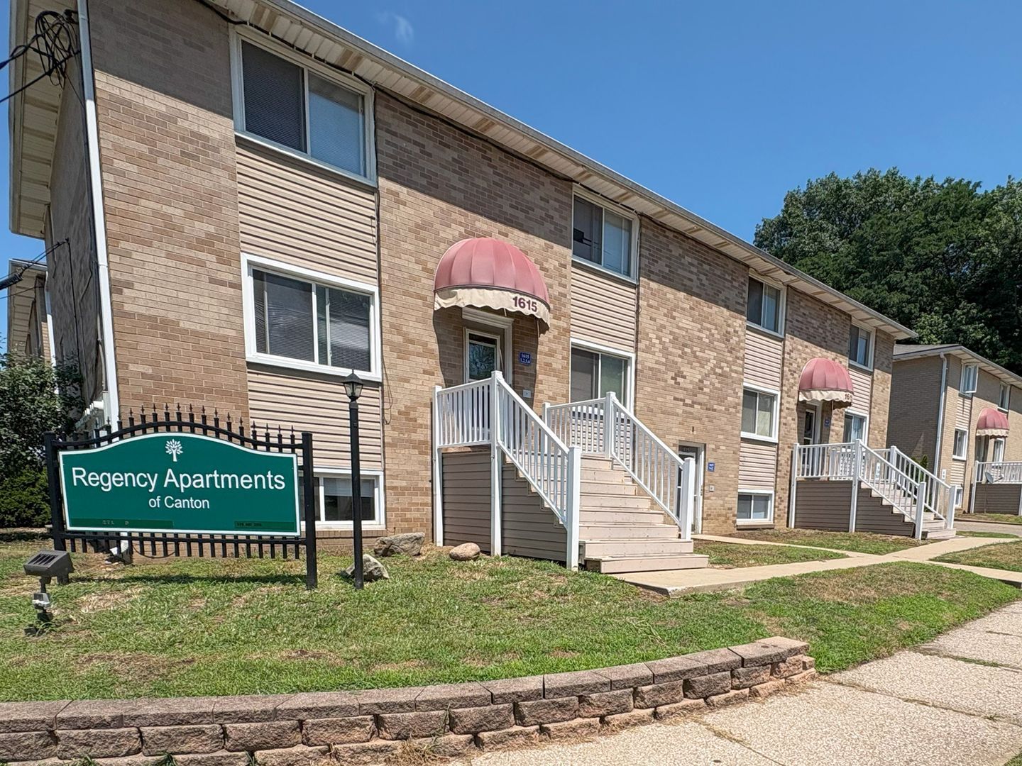 1615 26th St NW unit 1615 26th NW - Unit 1-R – photo 2