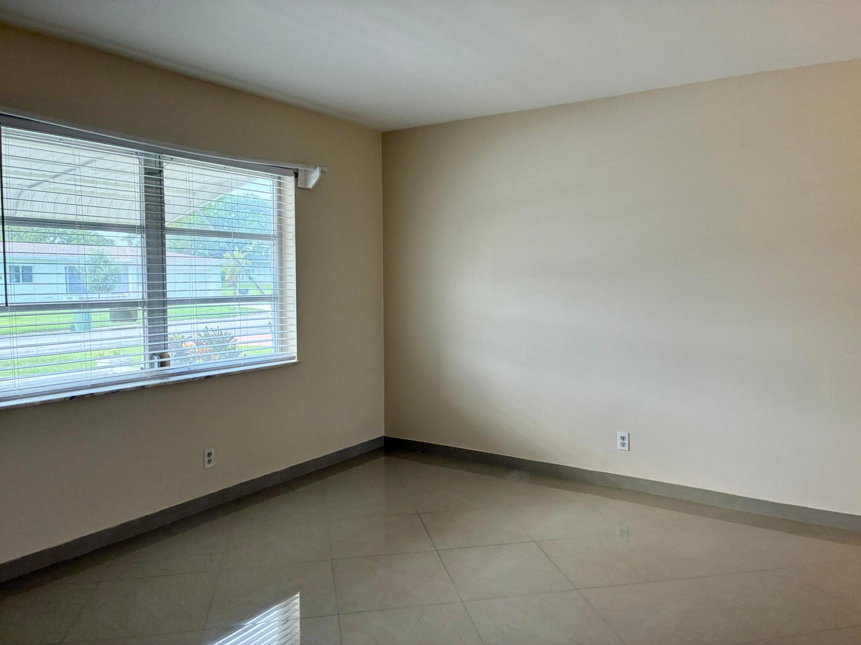 7470 NW 7th Pl – photo 3