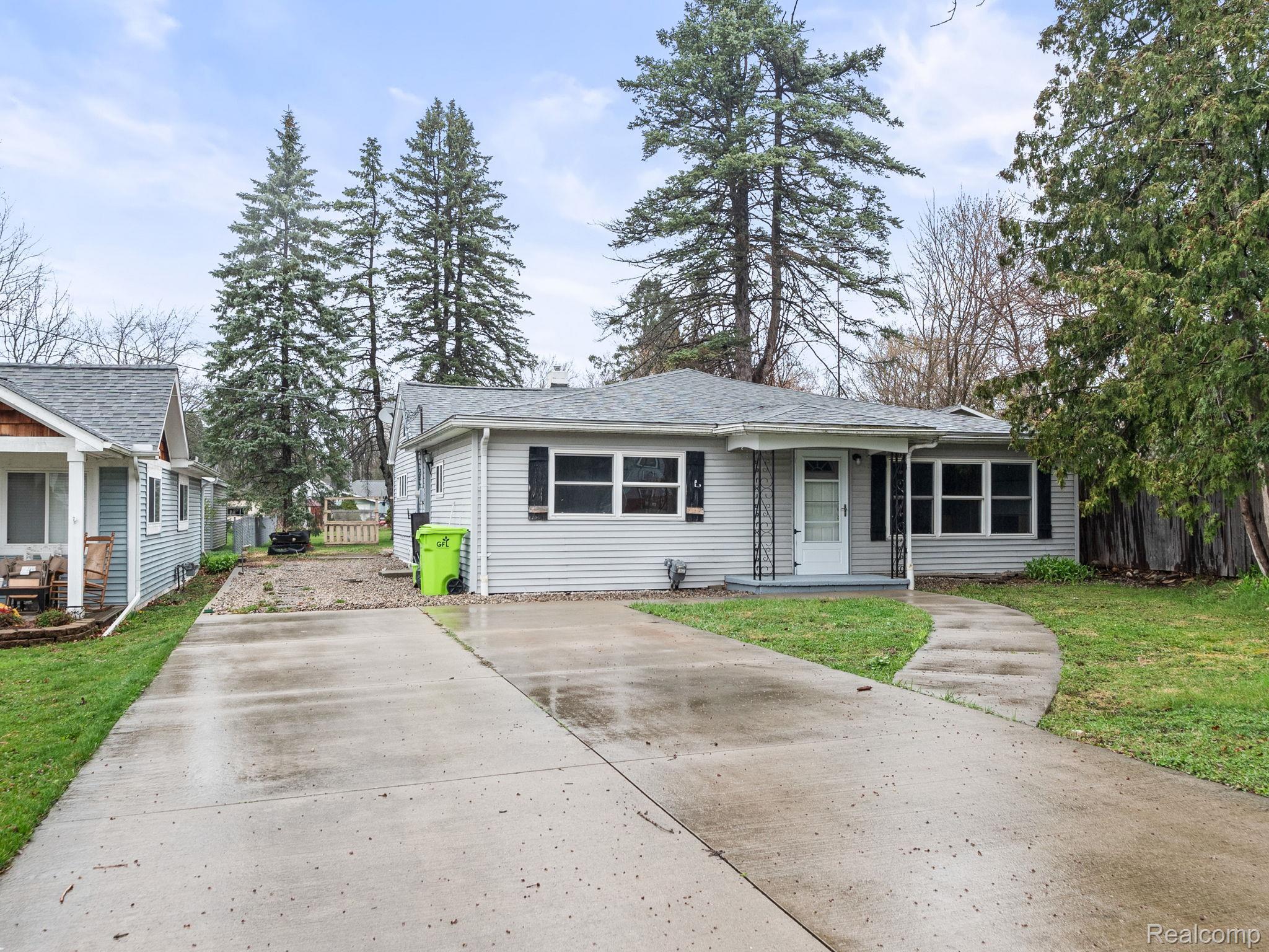 3153 Bessie St – photo 1