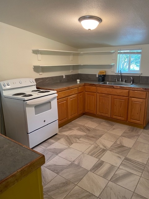 823 Monterrey St – photo 5