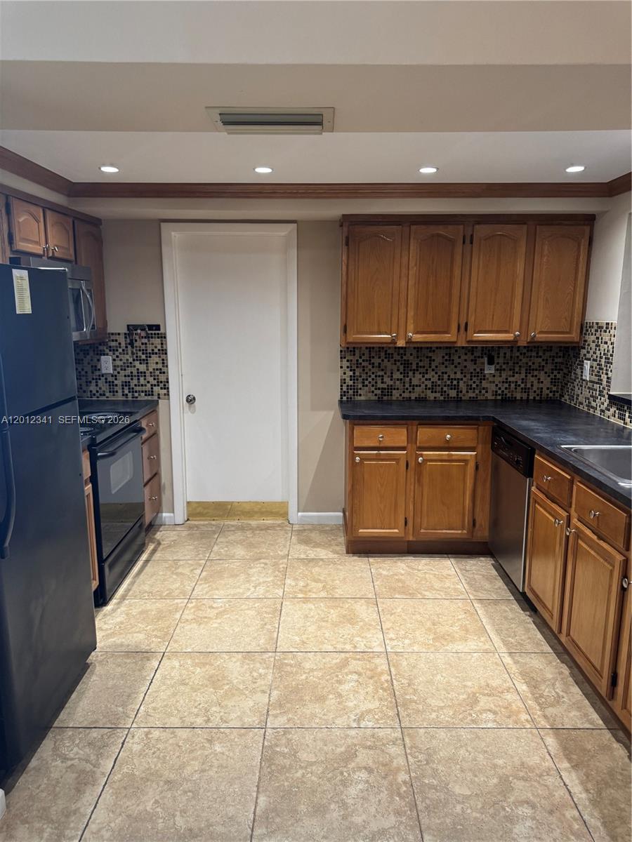 1010 NW 72nd Terrace unit 0 – photo 5