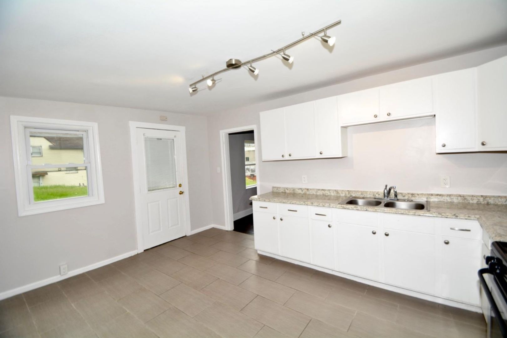 4582 Eastern Ave – photo 4