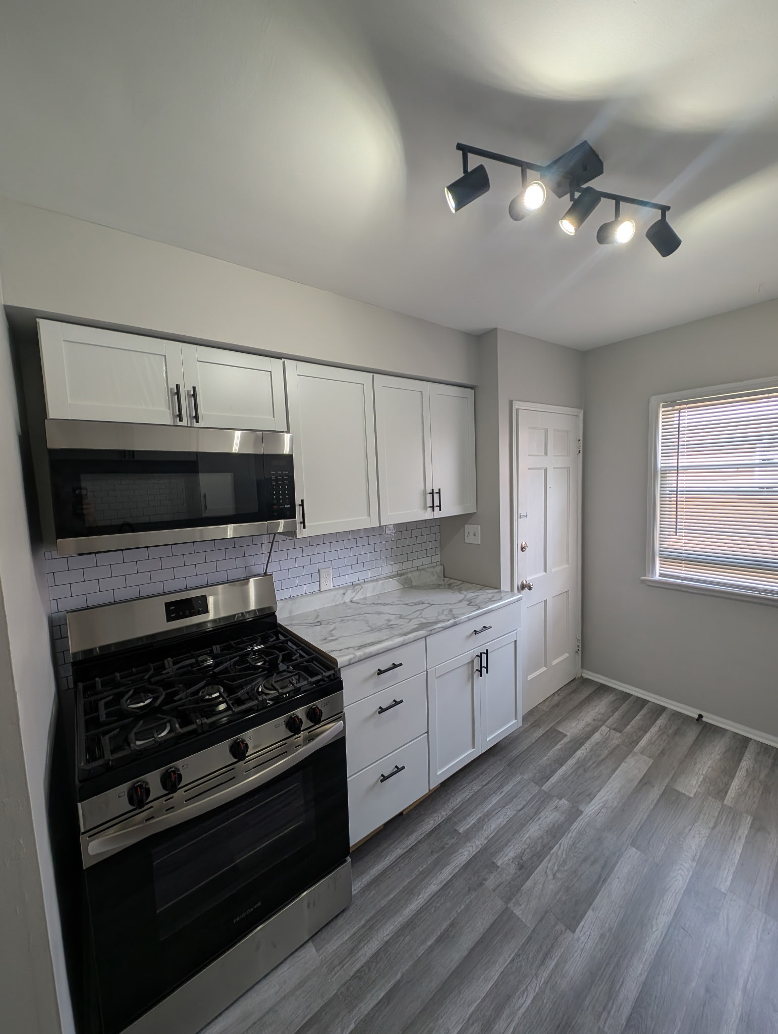 3355 Warren Rd unit Up – photo 2