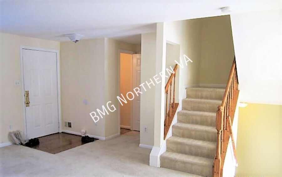 6625 Rockleigh Way – photo 2