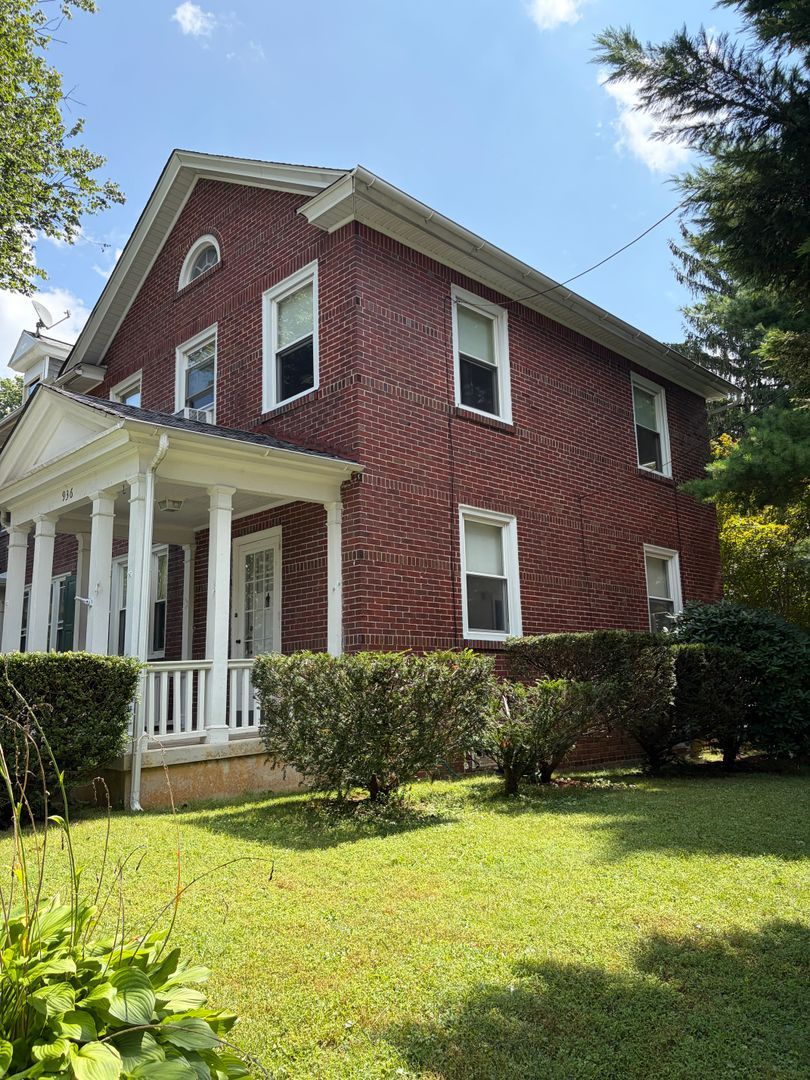 936 Hamilton Pl – photo 2