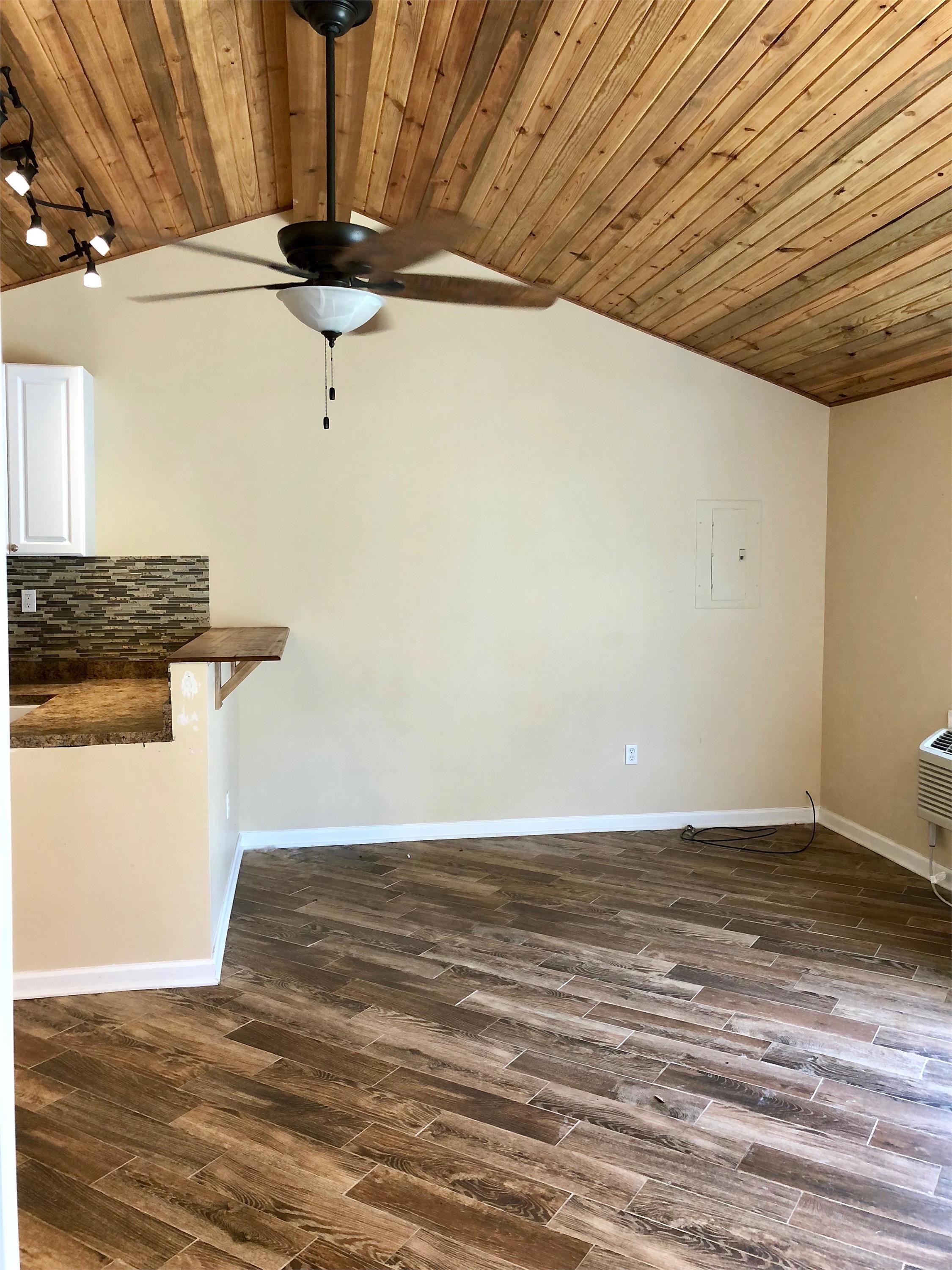 1022 10th St unit REAR – photo 2