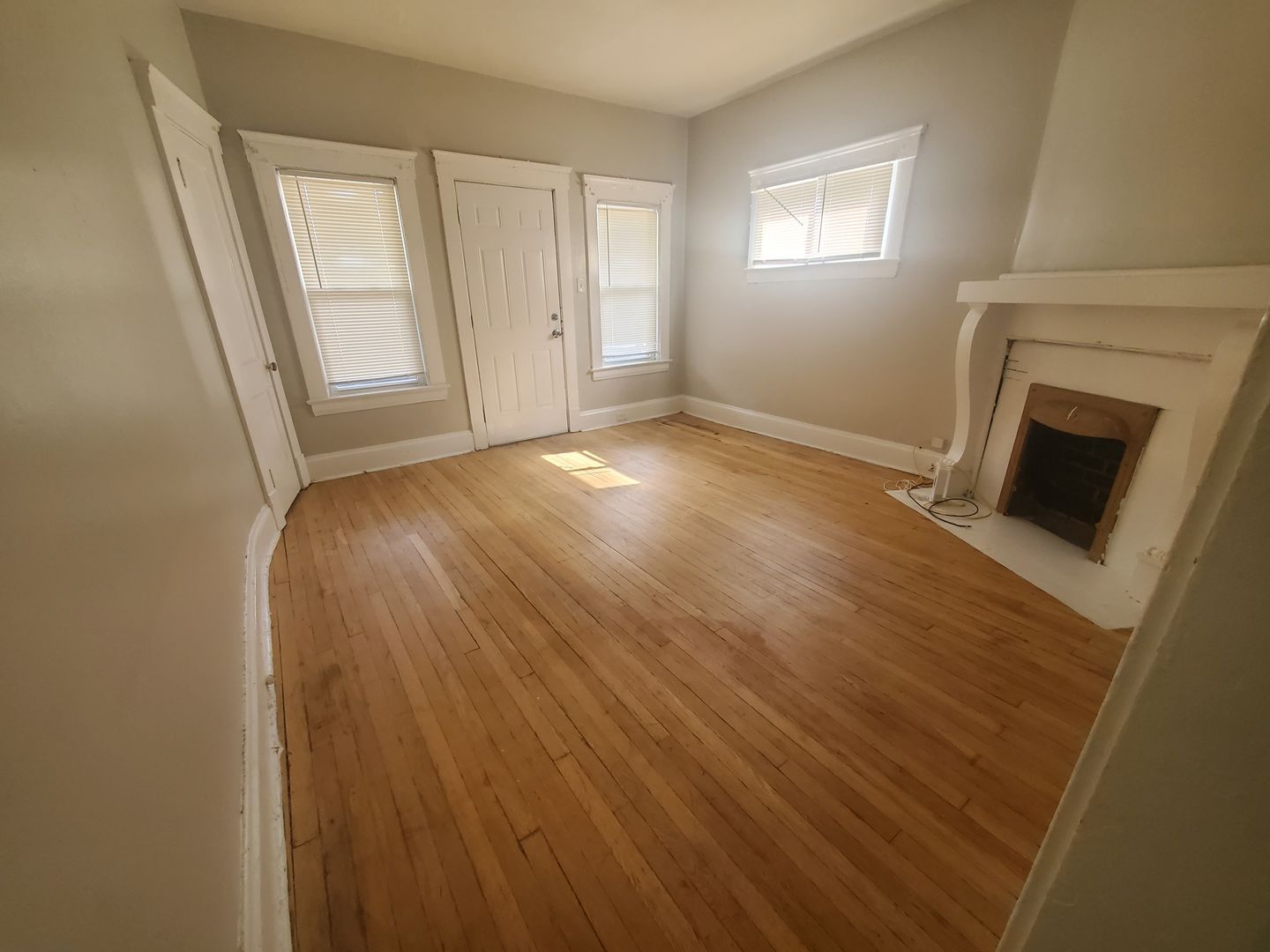 1446 E 115th St unit 4 – photo 2