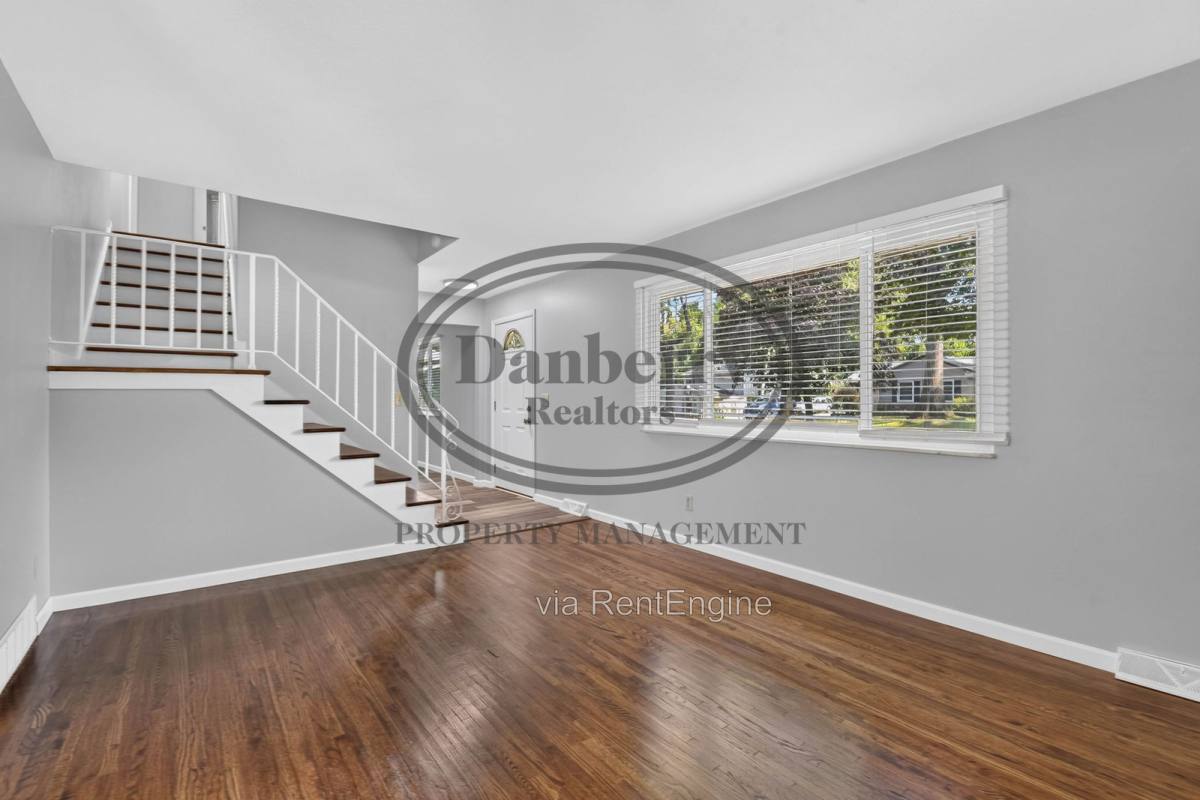 6946 Kinsman Dr – photo 5