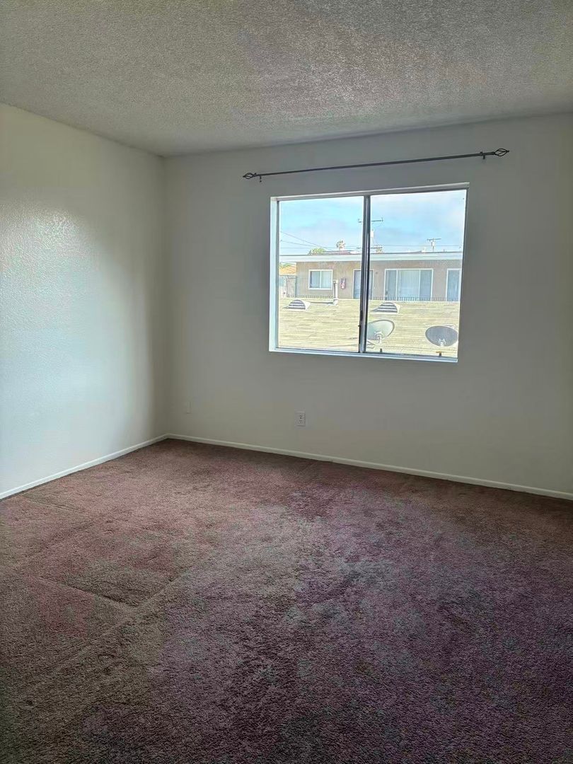 1086 Stanley Ave unit 202 – photo 5