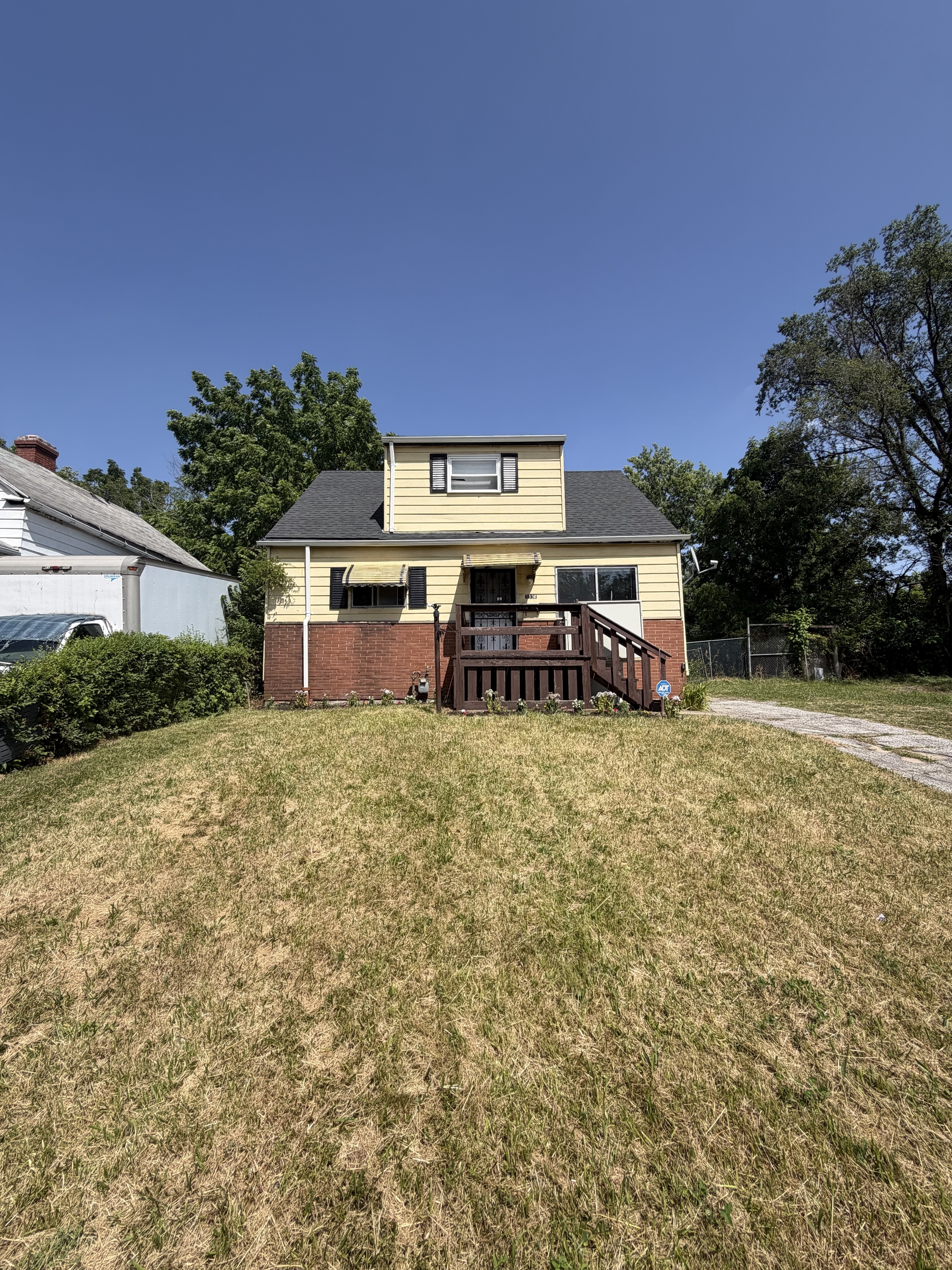 3337 E 130th St – photo 1