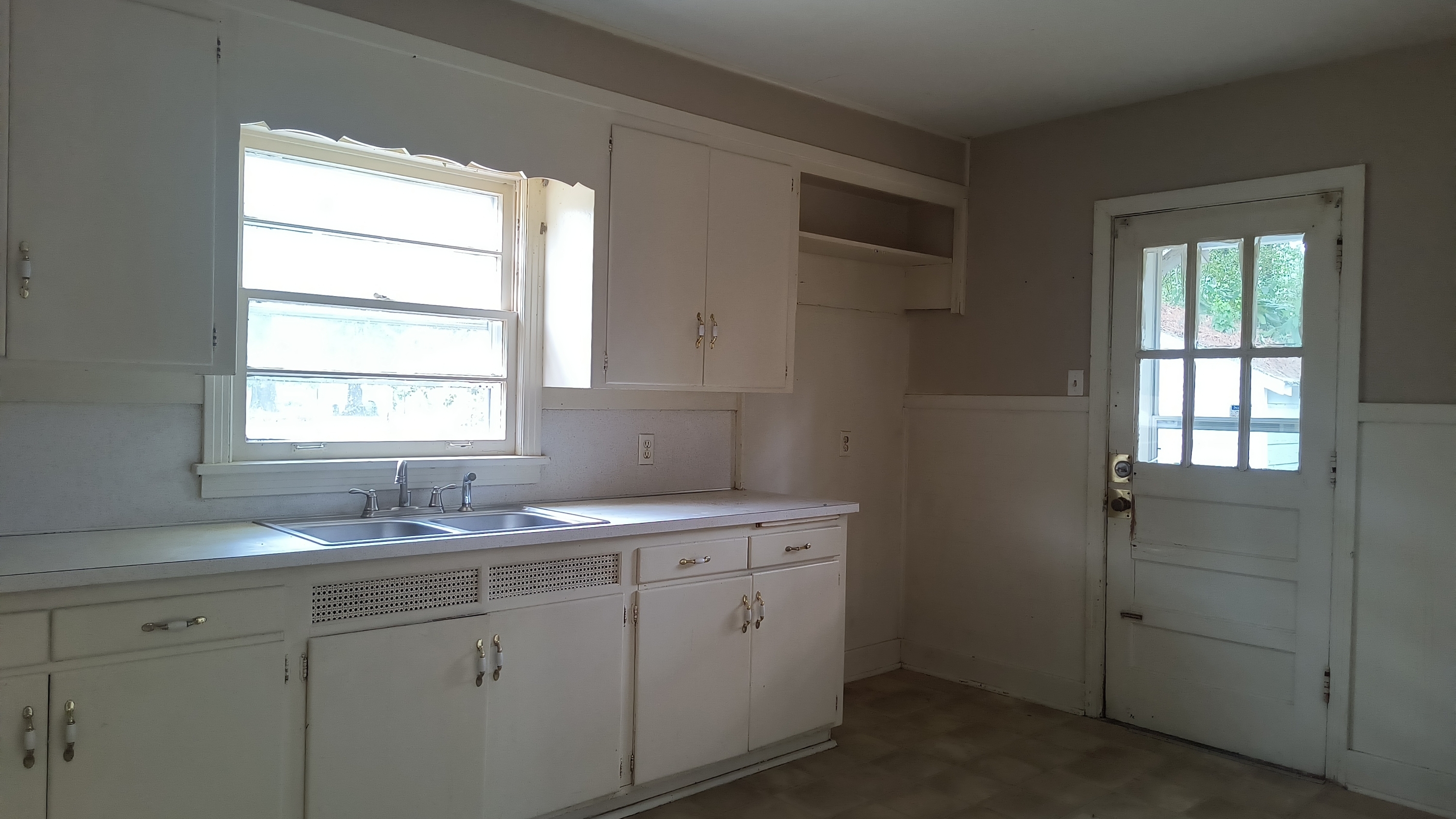 1605 W 31st Ave – photo 2