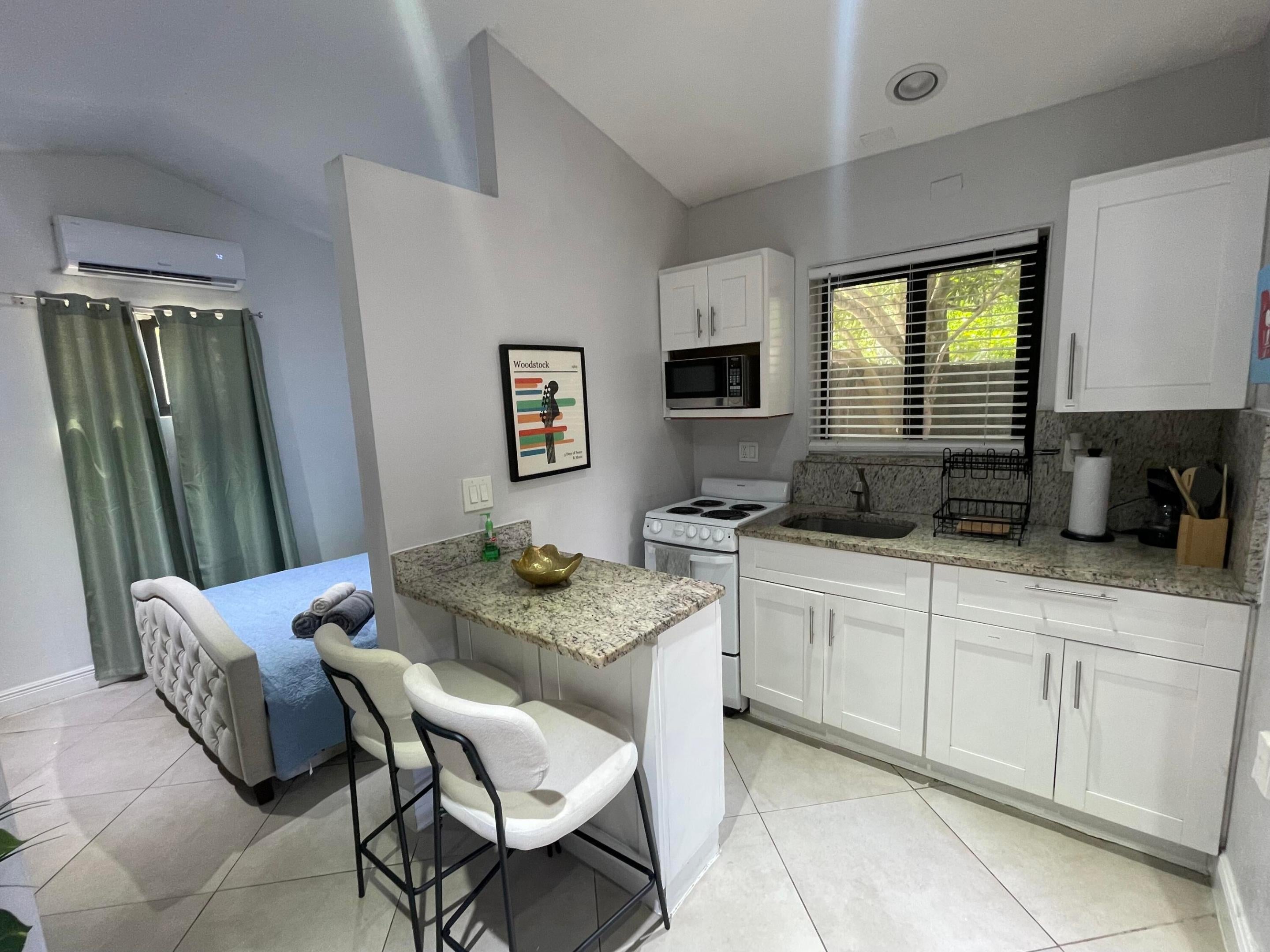 430 NE 1st Ave. unit B – photo 3