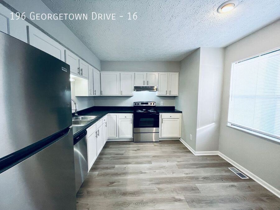 196 Georgetown Dr unit 16 – photo 3