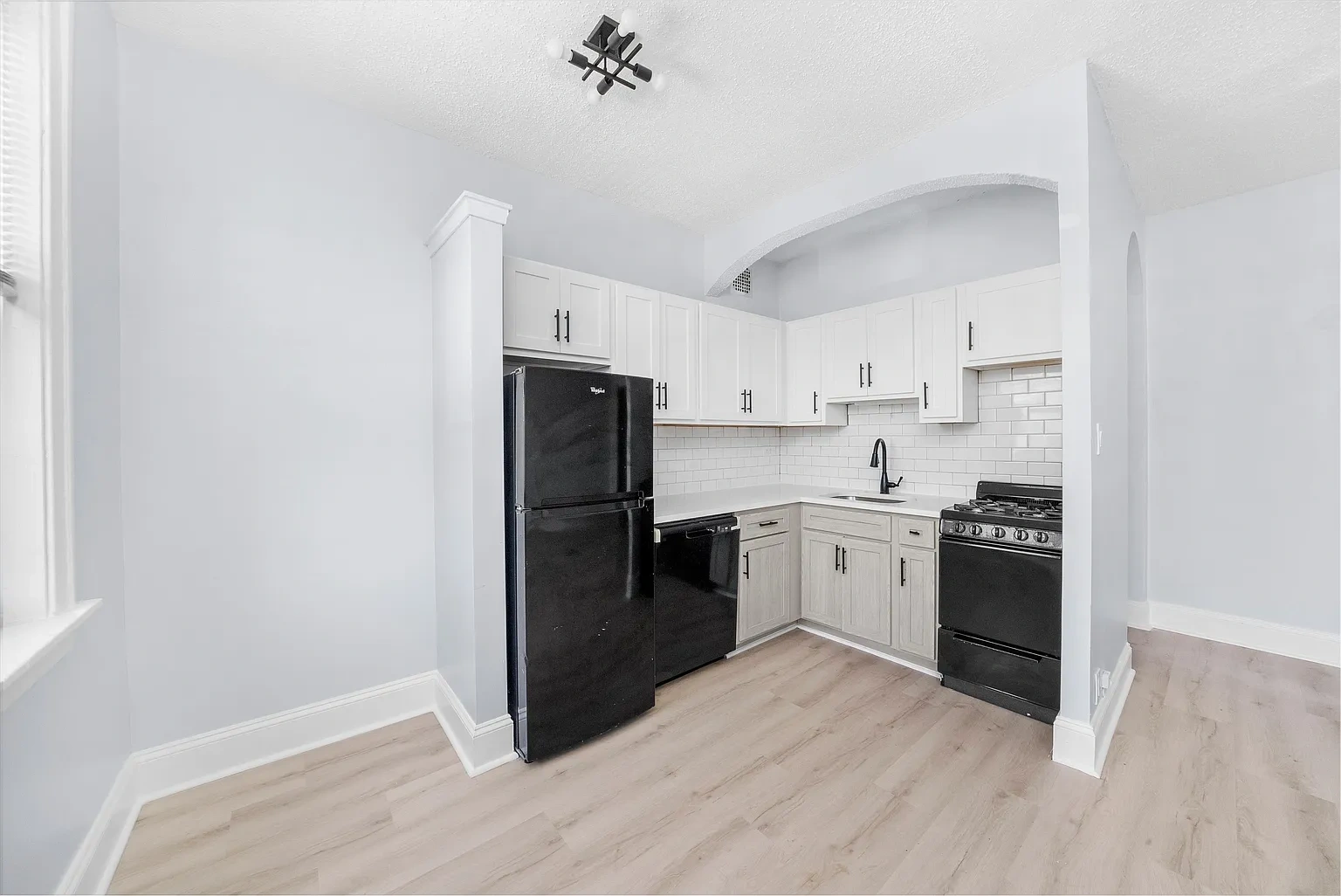 Blackstone Castle - 5135 S Blackstone – photo 1