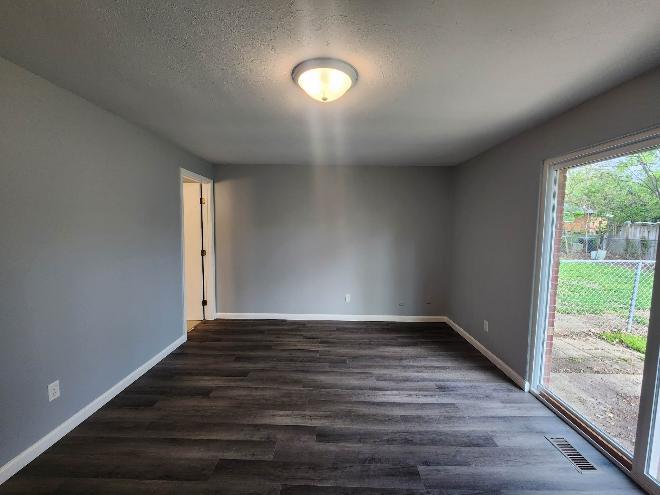 484 Lyle Dr – photo 2