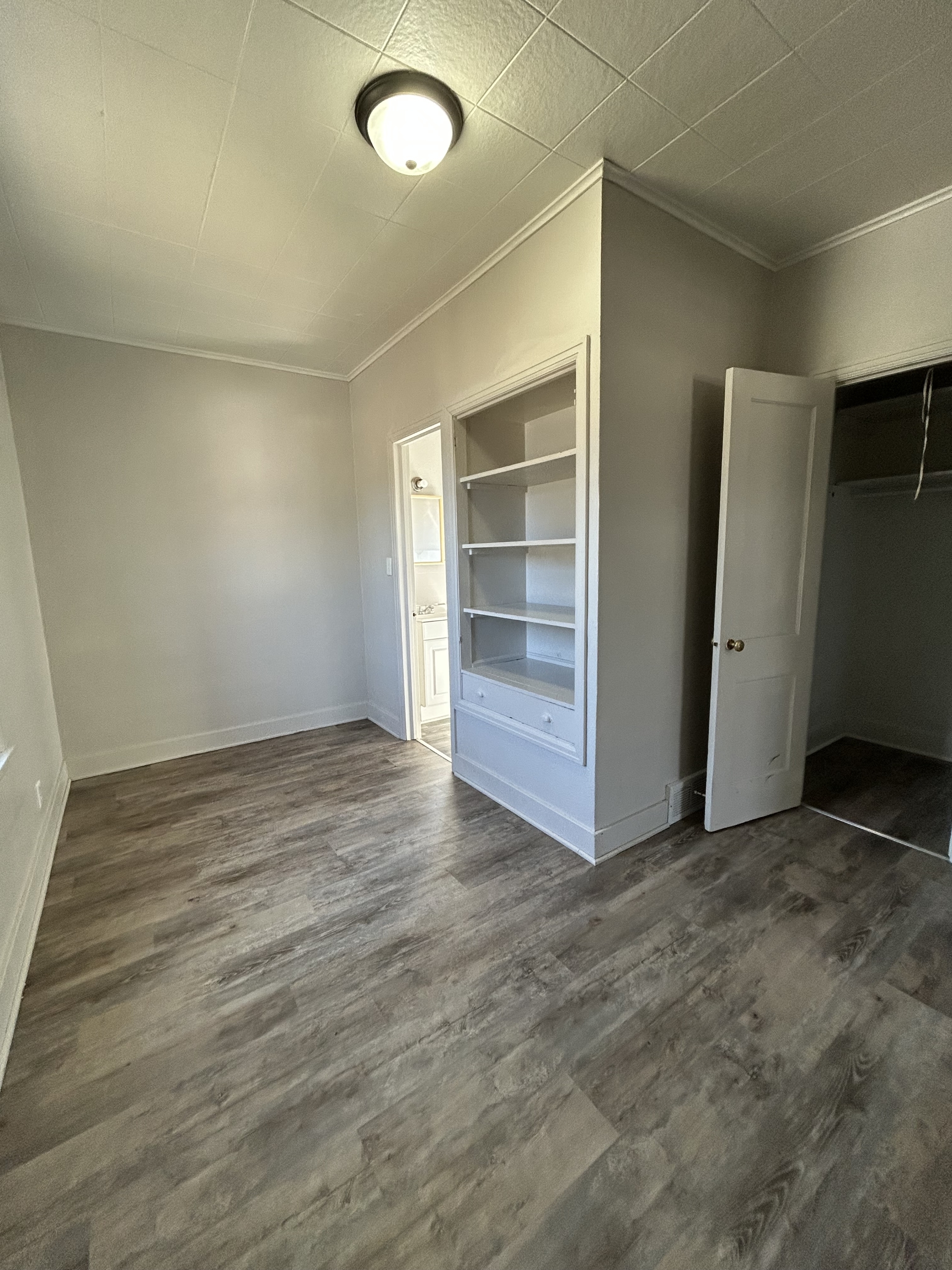 527 1st Ave E unit 5 – photo 4