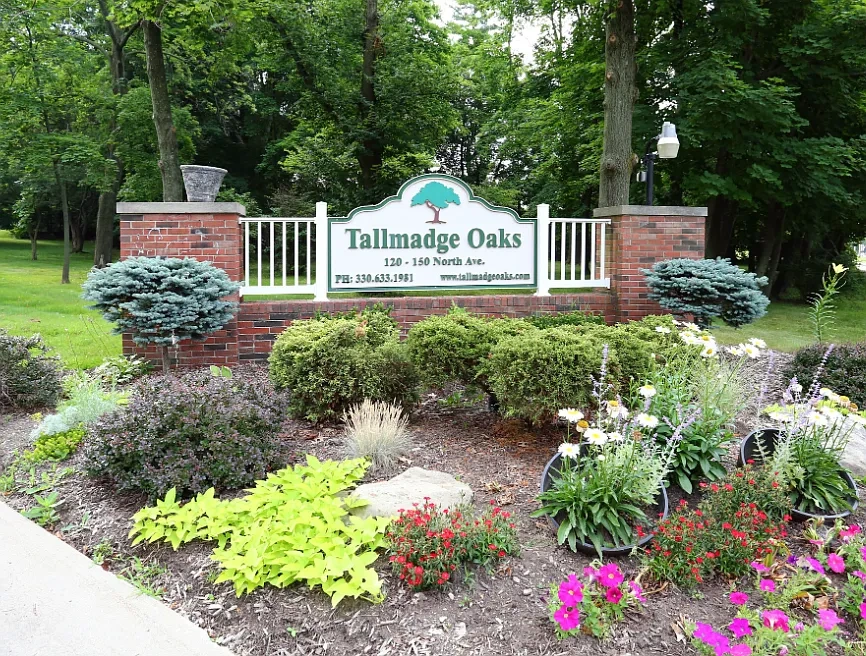 Tallmadge Oaks Apartments – photo 2