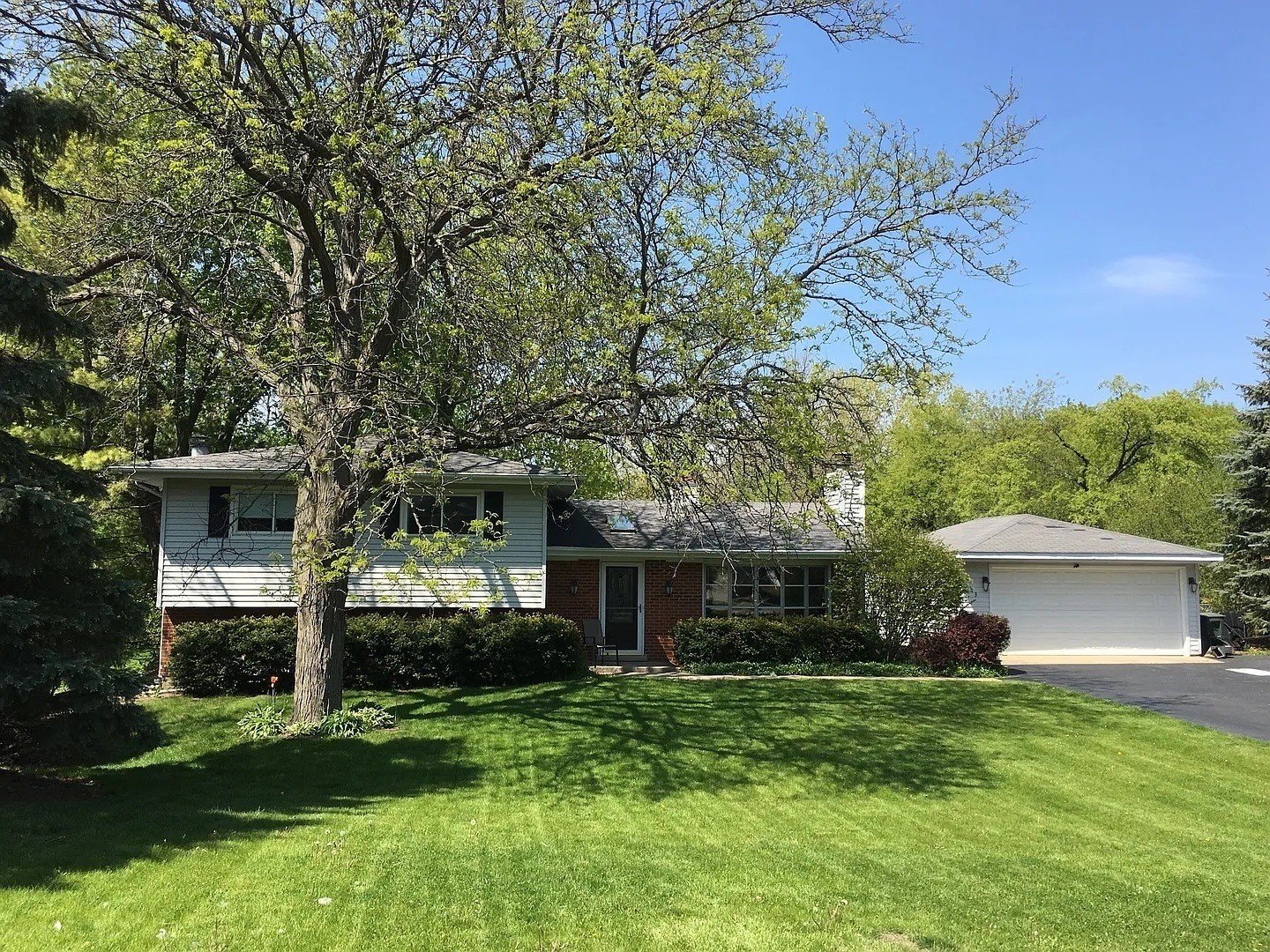 1073 W Elm St – photo 1
