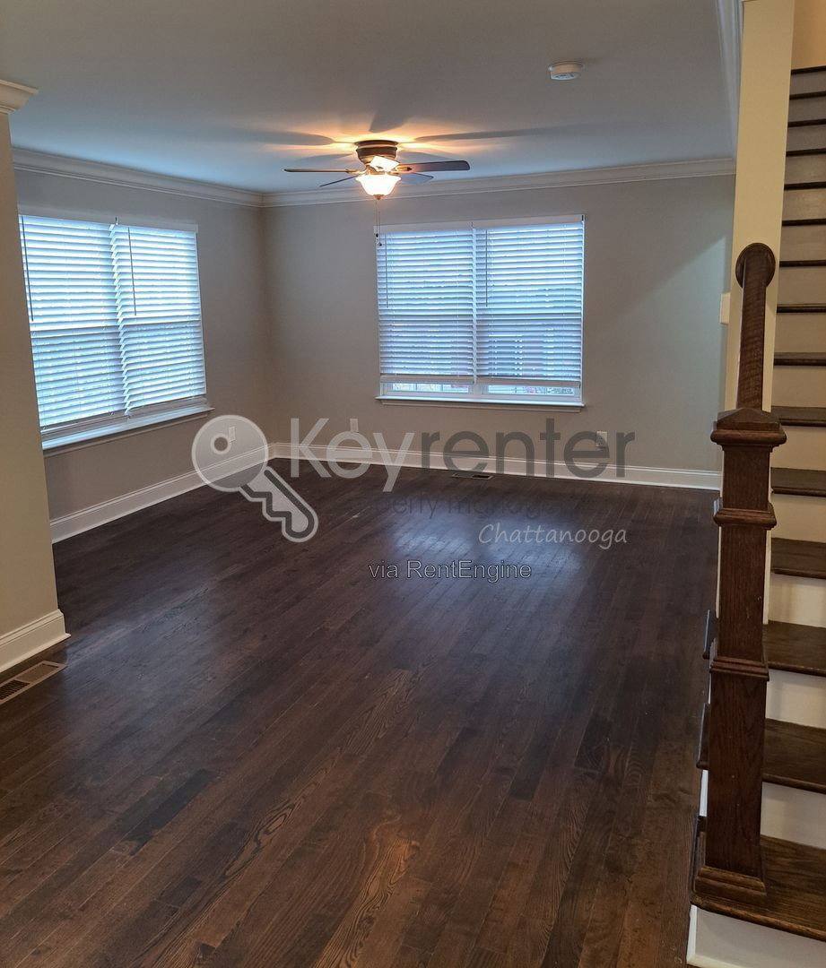 3583 Crompton St – photo 3